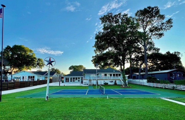 Lake House With Private Pickleball Ct + Game Room At The Beautiful Cooley Point