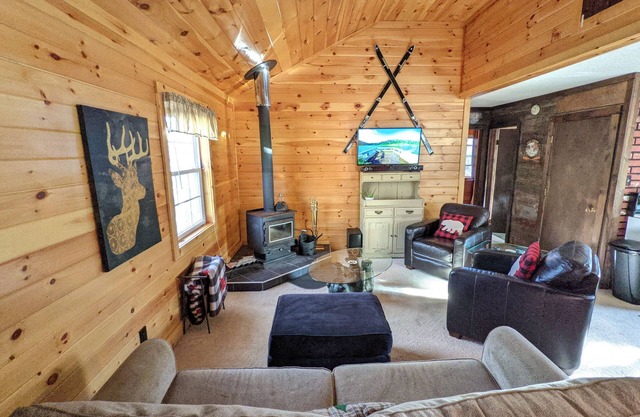 Lake life at Woodford Cottage