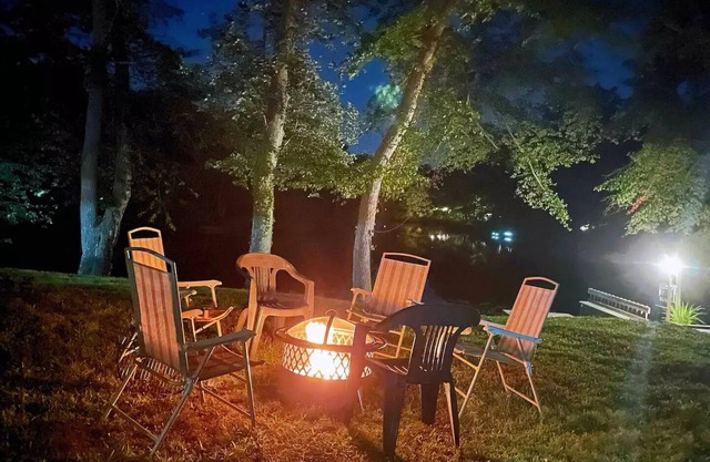 LAKE LIFE! Fishing/Kayak/Firepit/PizzaOven/Deck!