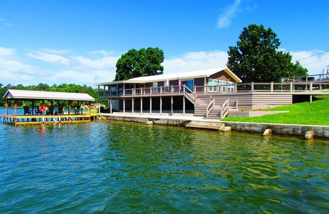 Lake Martin > Lake Front Home