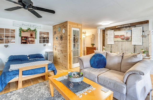 Lake & Mtn Views: Vermont Couple's Retreat!