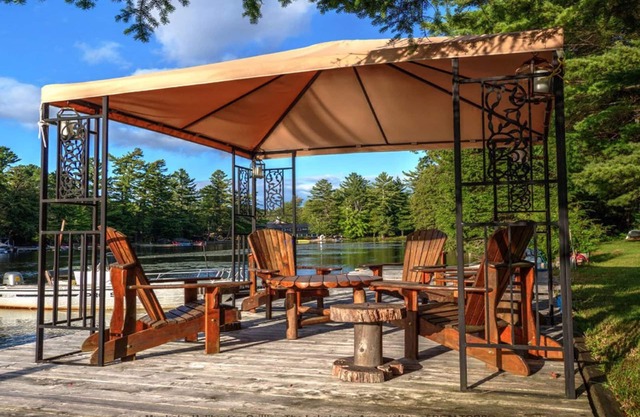 Lake Muskoka Escape Family Cottage- McVittie Island relaxation with amenities