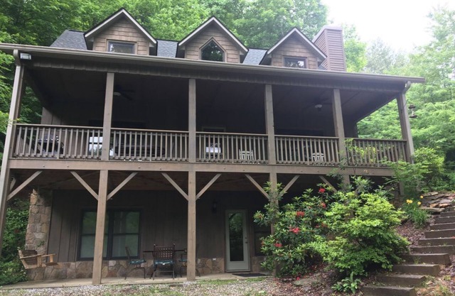 LAKE NANTAHALA~SPACIOUS LAKEFRONT HOME