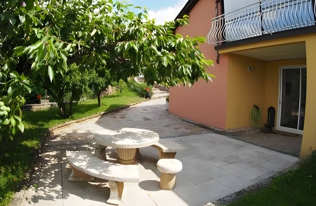 Lake & Nature – Cosy apartment 100m from Villefranche-de-Panat lake, authentic Aveyron stay