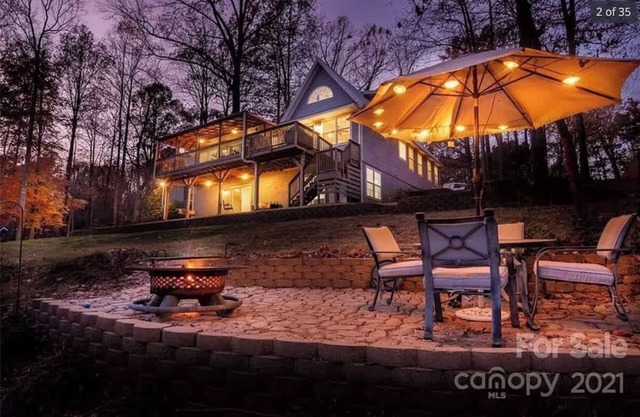 Lake Norman Villa Sleeps 15-Hot Tub-Game Room