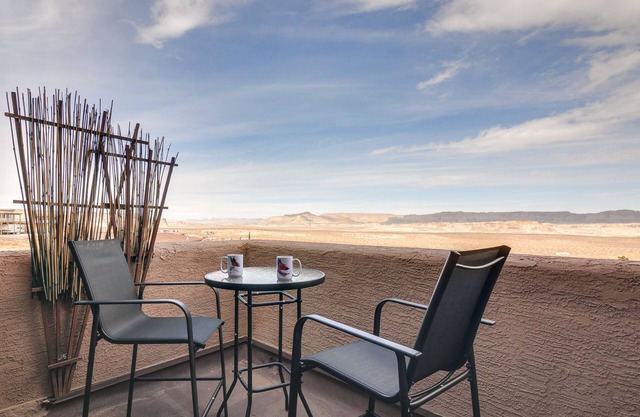 Lake Powell Views: Adobe Townhome w/Patio