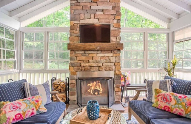 Lake Ridge | Hot Tub | New Listing
