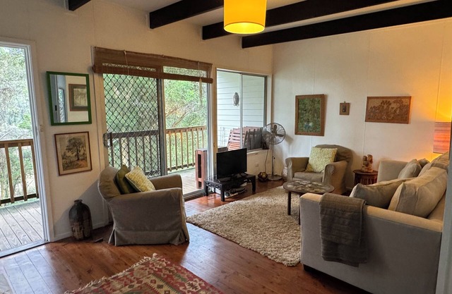 Lake shore house North Avoca