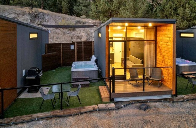 Lake Simtustus Resort Crown Point Tiny Home #14 - Hot Tub
