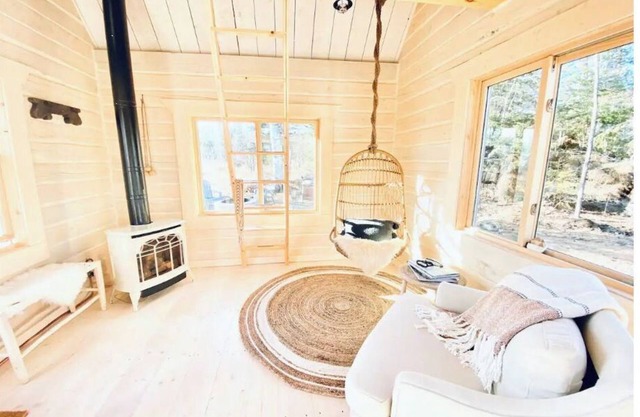 Lake Superior Views w/Sauna - Near GM + Dog Friendly. 1min Walk to Beach.