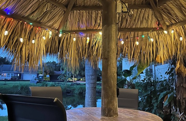 Lake Tarpon waterfront private home in superb Palm Harborn