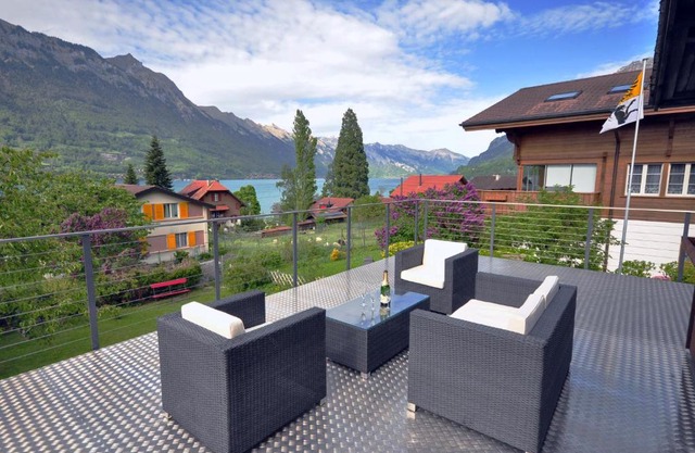 Lake View Chalet