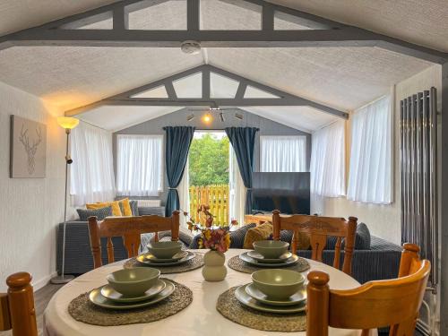 Lake View Cottage