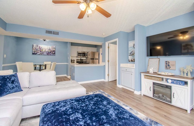 Lake View - Tennis Court View - 2 Bedroom 2 Bath