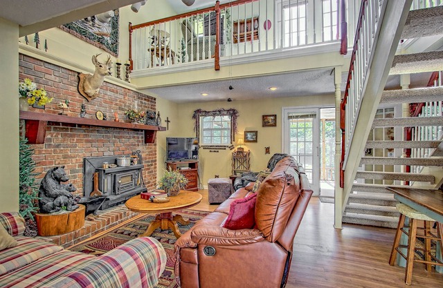 Lake-View Townhome with Decks, Screened Porch and Shared Tennis - Dogs OK