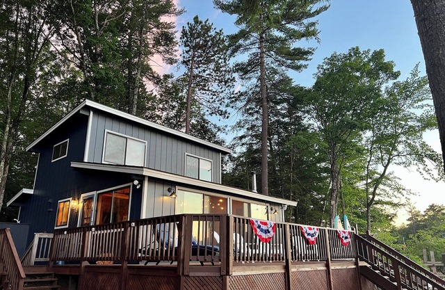Lake Winni Waterfront Whortleberry Island Cottage, Private Beach, BOAT Required