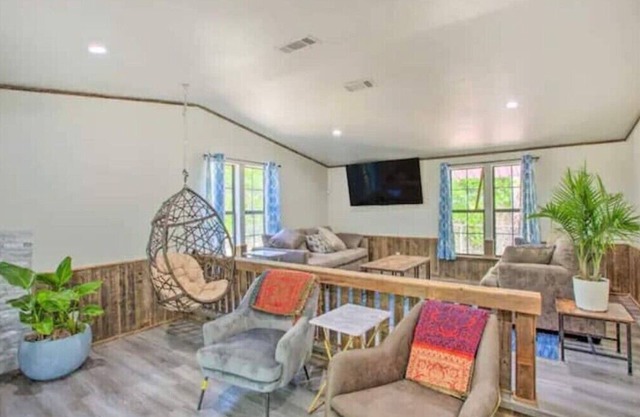 Lakefront Beach House Retreat - Escape to Nature!