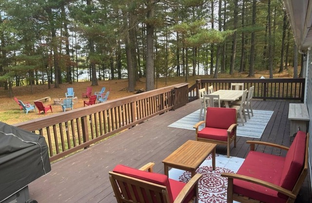 Lakefront Beauty with Hot Tub and Dock