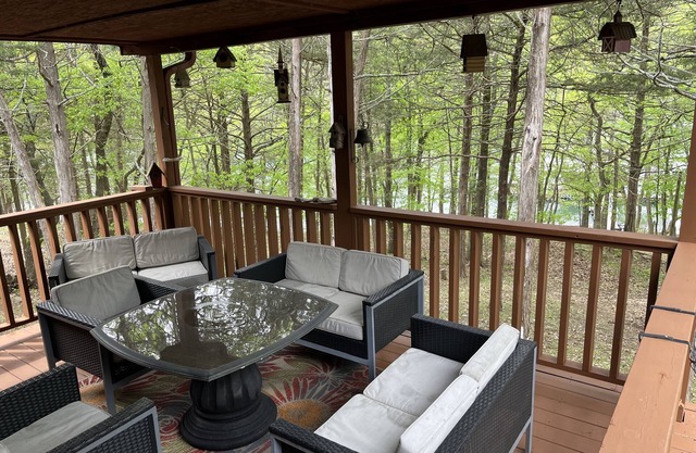 Lakefront Cabin on beautiful Beaver Lake - 2bdrm 2bath sleeps 6