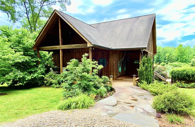 Lakefront Cabin with HotTub ~ No Cleaning Fee! Near Chattooga Belle & Wildwater