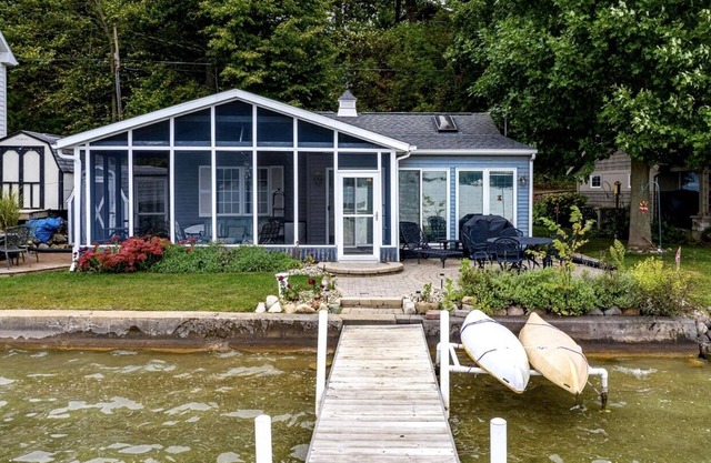 Lakefront cottage- Birch Lake
