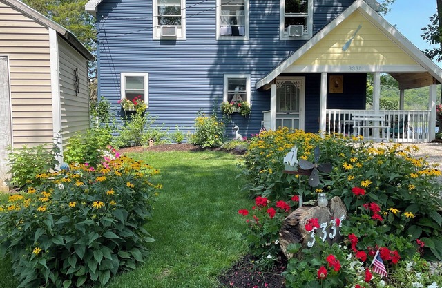 LAKEFRONT Cottage swimming fishing close to Colgate sleeps 4 SUPER Clean