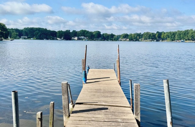 Lakefront Cottage - just north of Lapeer on private all lake sports lake