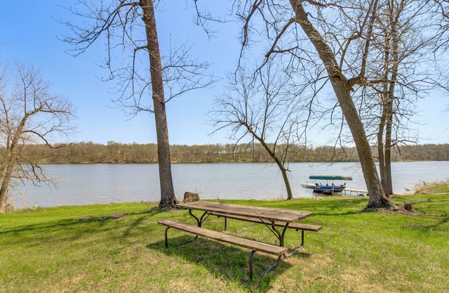 Lakefront Family Home w/Boat Dock in Underwood
