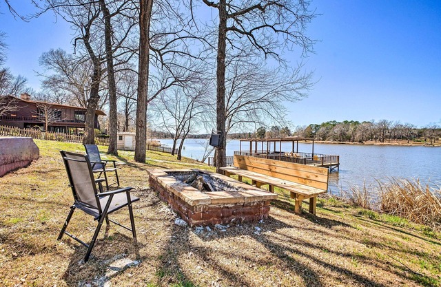 Lakefront Fort Towson Home: Private Dock & 3 Decks