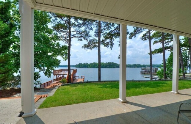 Lakefront Getaway - Putting Green ⛳️, Boat Dock, Arcade, Game Consoles, & Kayak