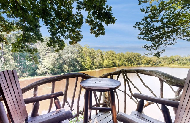 Lakefront home with mountain views, hot tub and access to private 20 acre lake