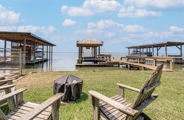 Lakefront Livingston Retreat w/Dock & Fire Pit!