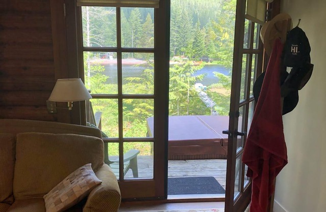 Lakefront Log Home with Private Hot Tub in the Forest