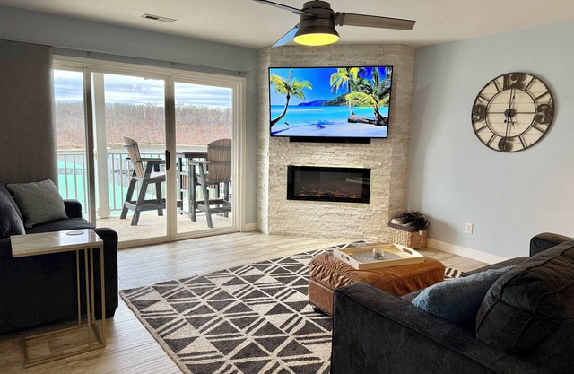 Lakefront Parkview Bay Condo/Amazing Views/Boat Slip