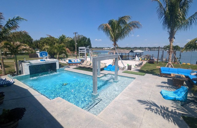 Lakefront presidential suite/resort pool