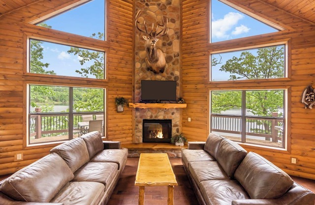Lakefront Resort Chalet 2~2 Pools~FREE Amenities~Dock~MiniGolf~Waterslide