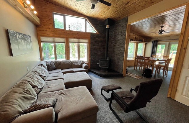 Lakefront retreat on Gull Lake
