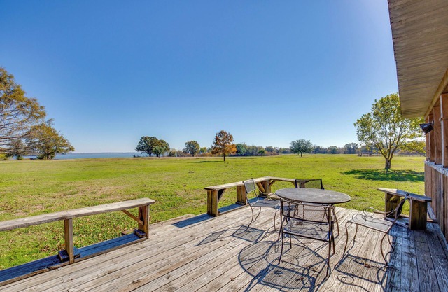 Lakefront Texas Gem w/Indoor Pool & Water Access