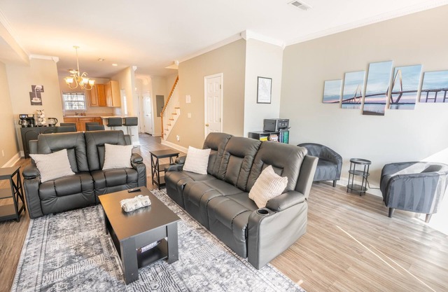 Lakefront Townhome w Private Deck & Balcony Views