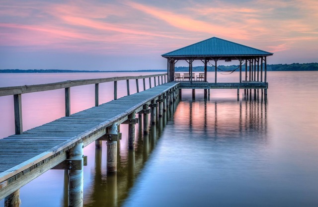 Lakefront updated home on Lake Palestine near Tyler TX