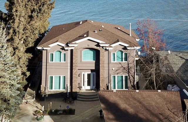 LAKEFRONT Villa On Grandview Beach: MIAMI VICE