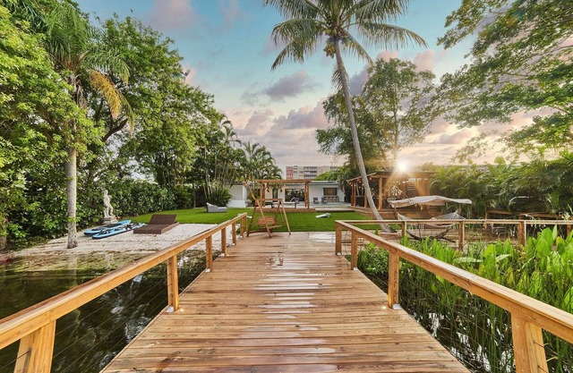 Lakefront Villa |Tropical Backyard+Kayak+Cool Deck