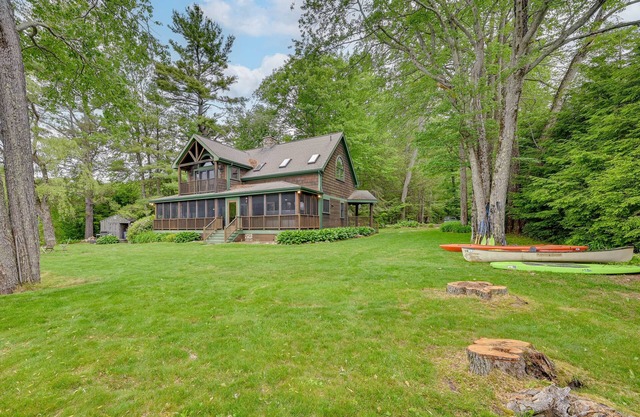 Lakefront Westhampton Cabin w/Beach + Kayaks!