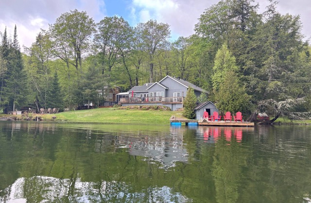 Lakehouse on beautiful Tait Lake in the wonderful town of Bancroft.