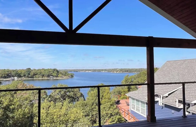 Lakehouse Retreat- 15min to Winstar Casino, Gorgeous views w/path to the lake