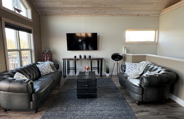 LAKEHOUSE RETREAT