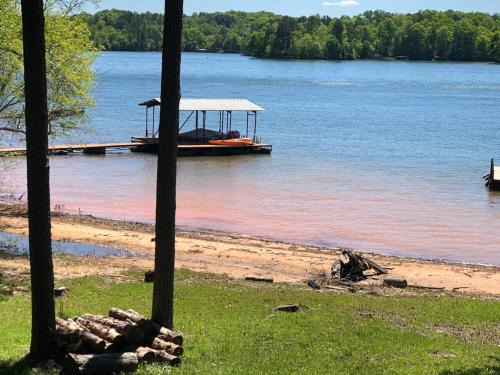 Lakehouse Sunset Beach 3BD,1BA