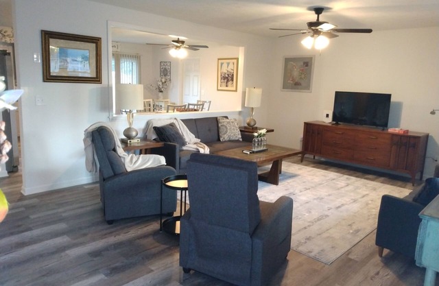 Lakes, Golf, Waterfront dining, Beaches, King bed, Included kayak, SUP, Pingpong
