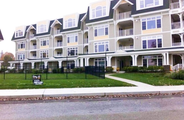 Lakeside Brand New Luxury Condo⚓️