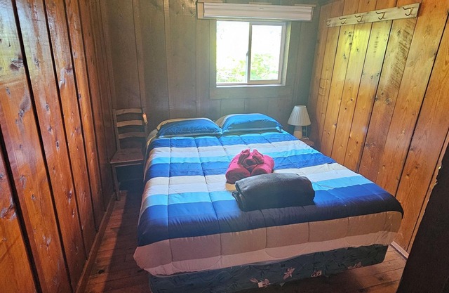 Lakeside Bungalow Cabin at Paradise Hills